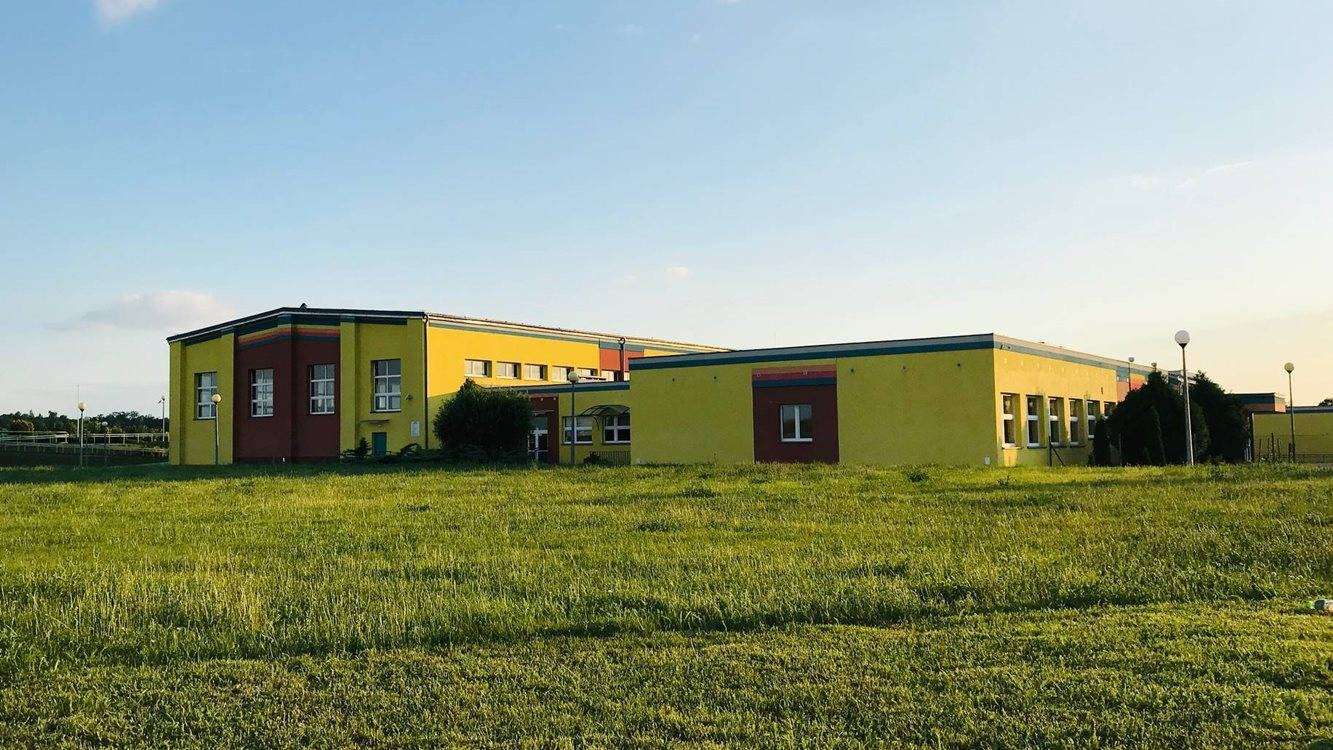 Panele fotowoltaiczne na budynkach oświatowych