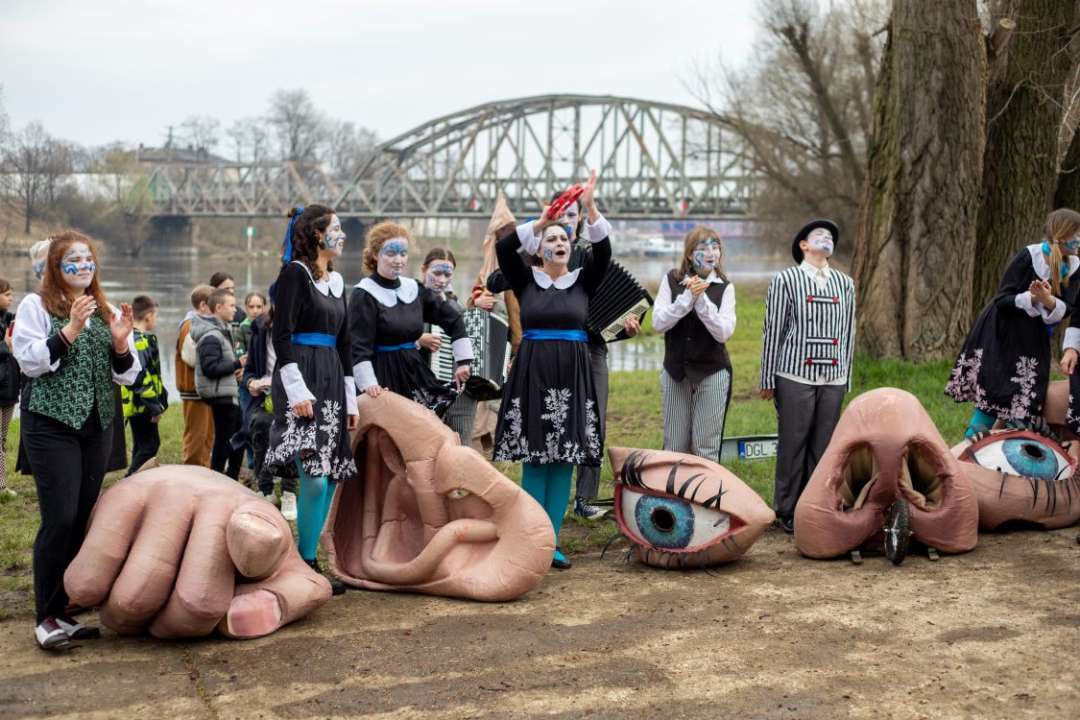 powitanie wiosny w Głogowie koncerty topienie marzanny i radość