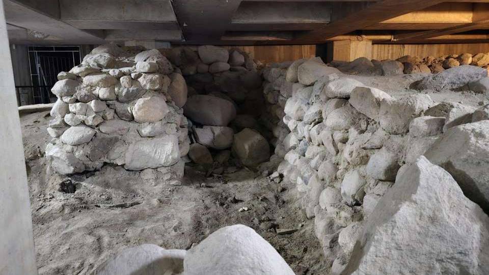 Niesamowita Krypta Romańska. Prastare miejsce w podziemiach kościoła w Głogowie