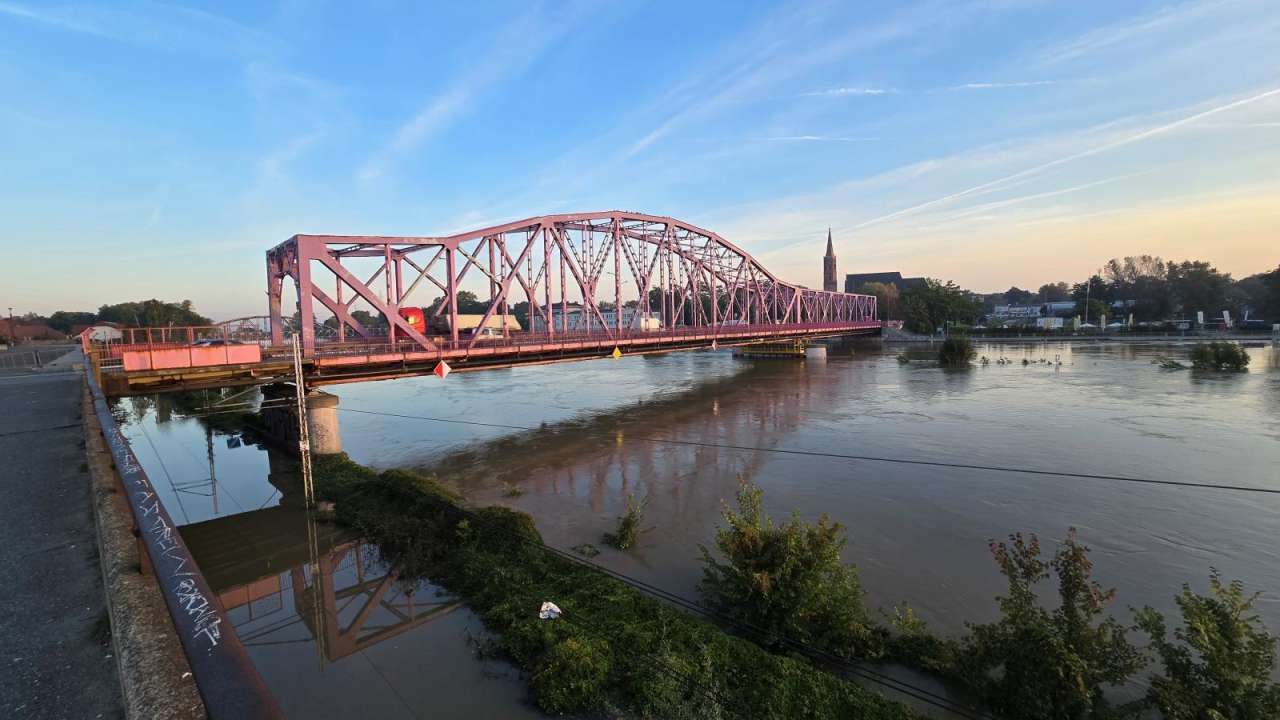 Odra dalej opada. Dziś rano jej poziom w Głogowie wynosił 663 cm (24 września)