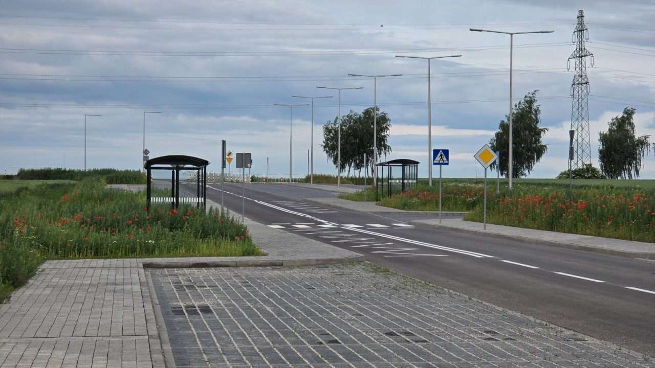 Parking przy cmentarzu na Brzostowie gotowy
