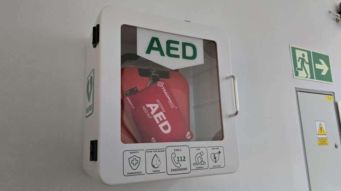 Wyposażamy szkoły w defibrylatory AED