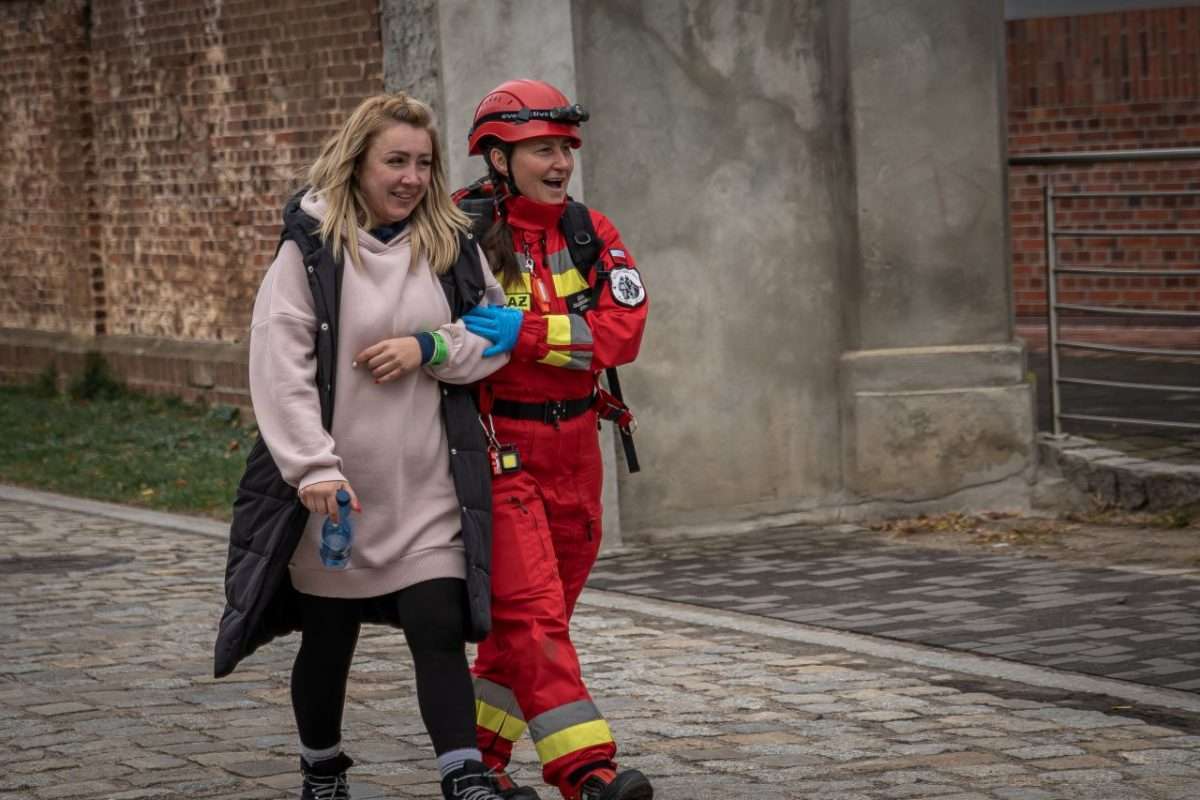 ćwiczenia w terenie służb mundurowych i obrony cywilnej 