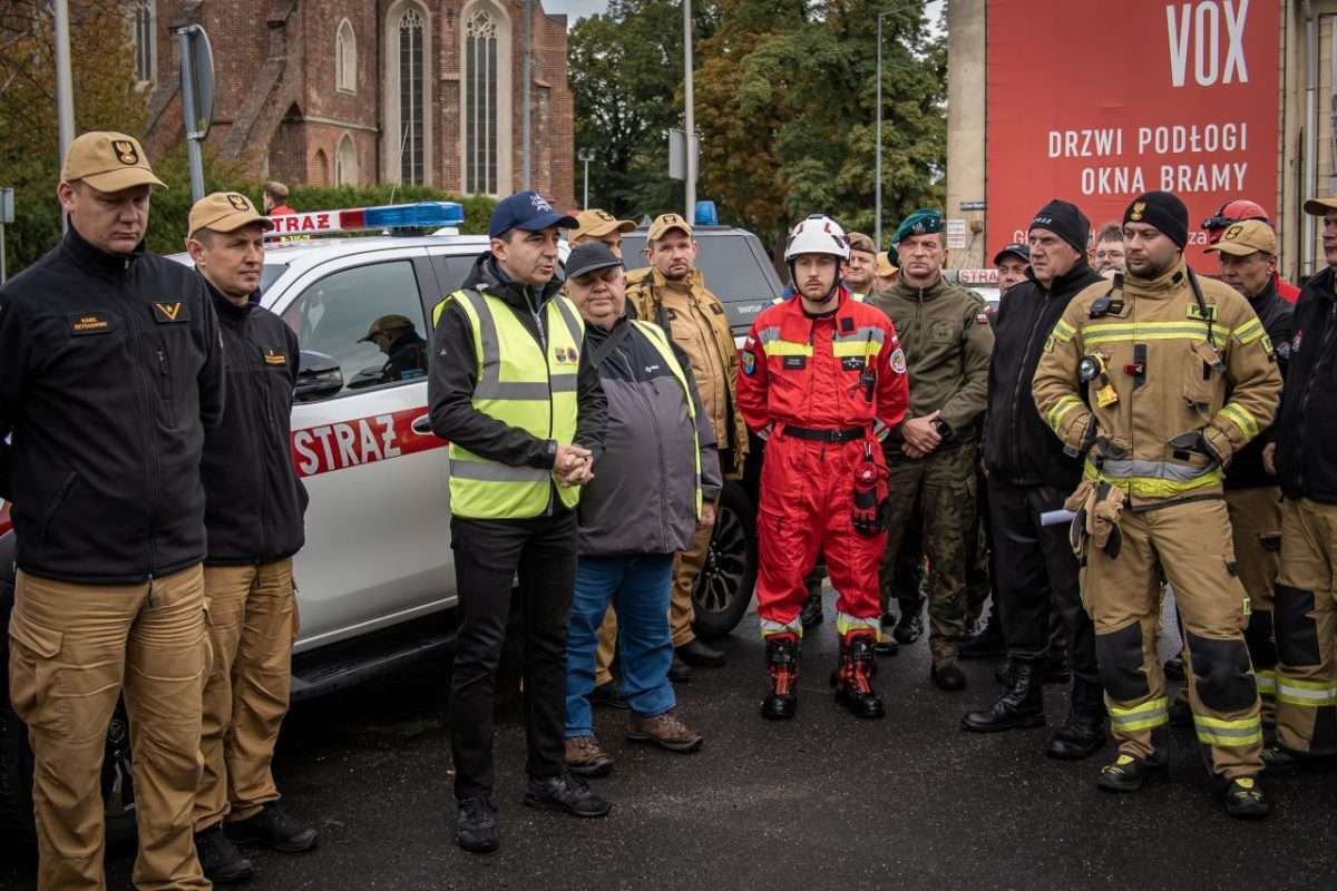 ćwiczenia w terenie służb mundurowych i obrony cywilnej 
