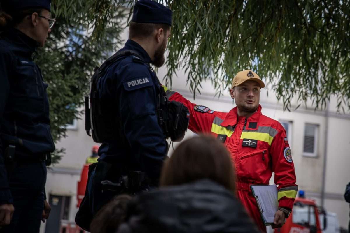 ćwiczenia w terenie służb mundurowych i obrony cywilnej 