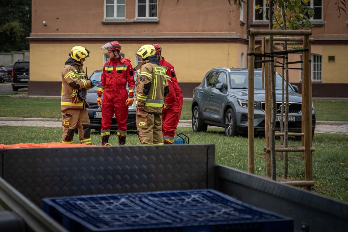 ćwiczenia w terenie służb mundurowych i obrony cywilnej 