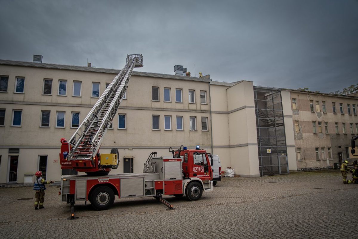 ćwiczenia w terenie służb mundurowych i obrony cywilnej 