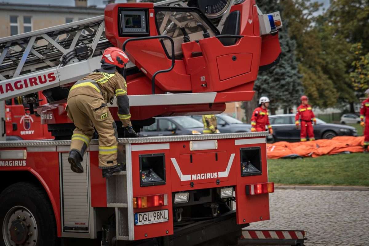 ćwiczenia w terenie służb mundurowych i obrony cywilnej 