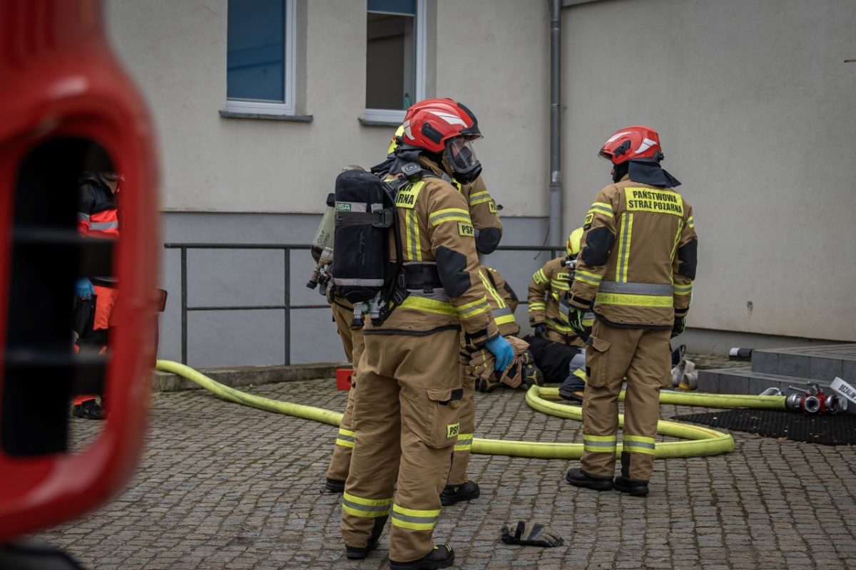 ćwiczenia w terenie służb mundurowych i obrony cywilnej 