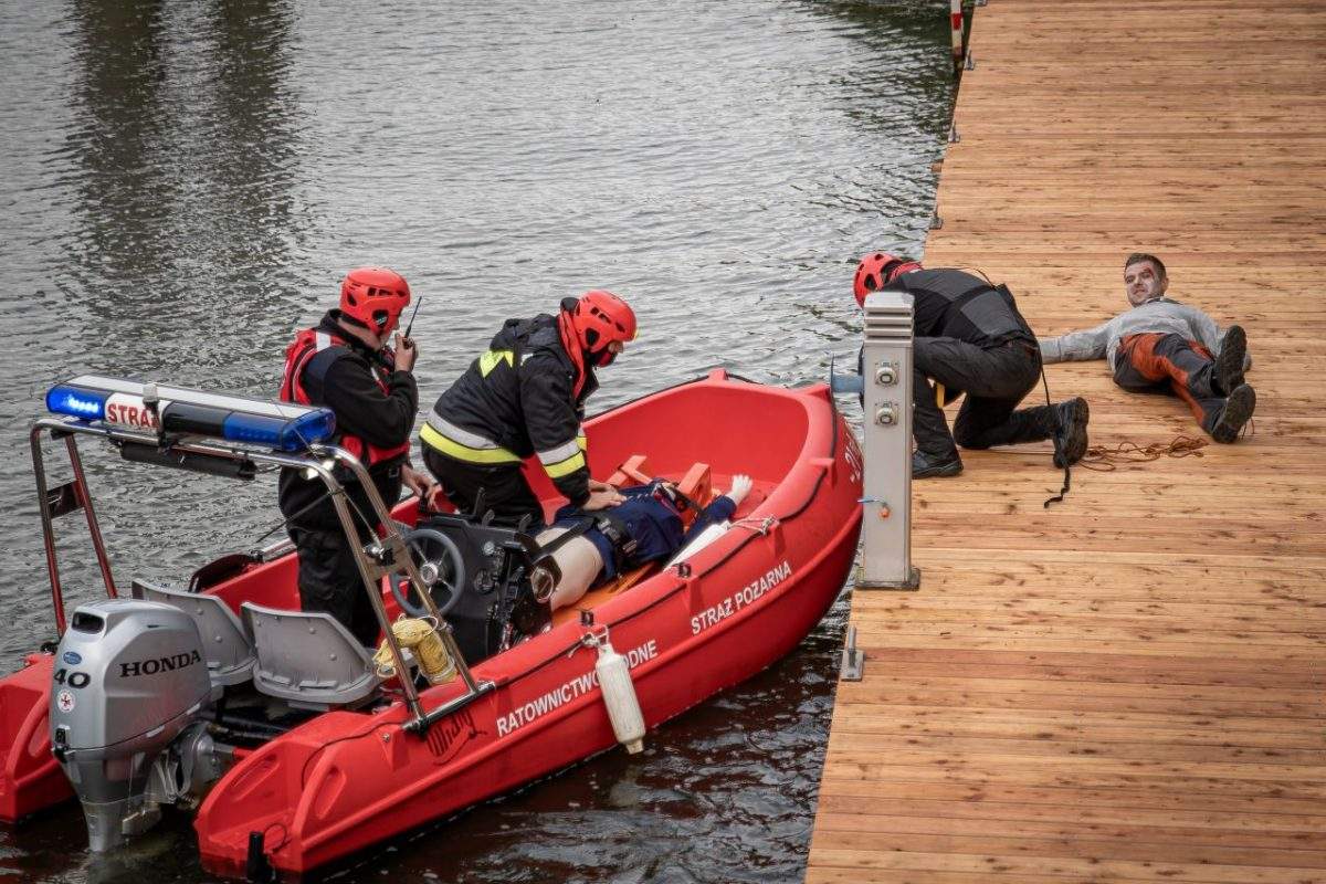 ćwiczenia w terenie służb mundurowych i obrony cywilnej 