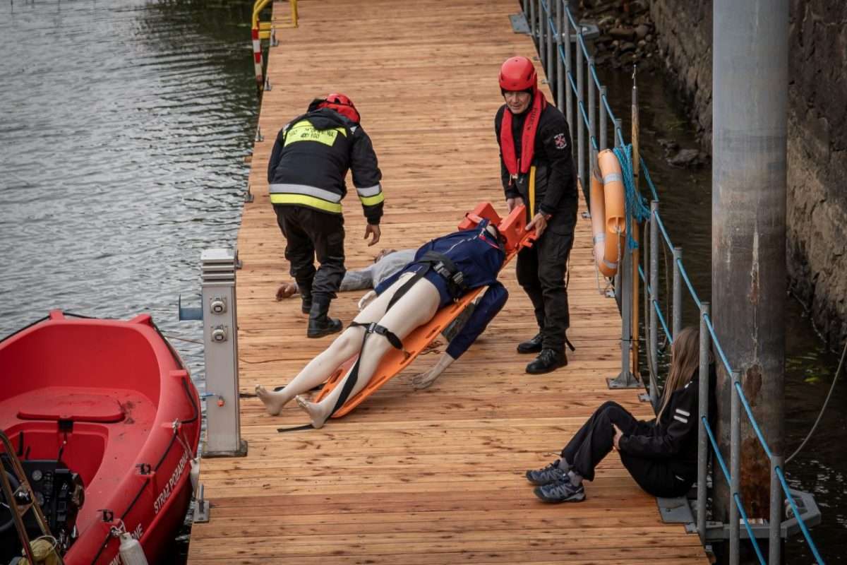 ćwiczenia w terenie służb mundurowych i obrony cywilnej 