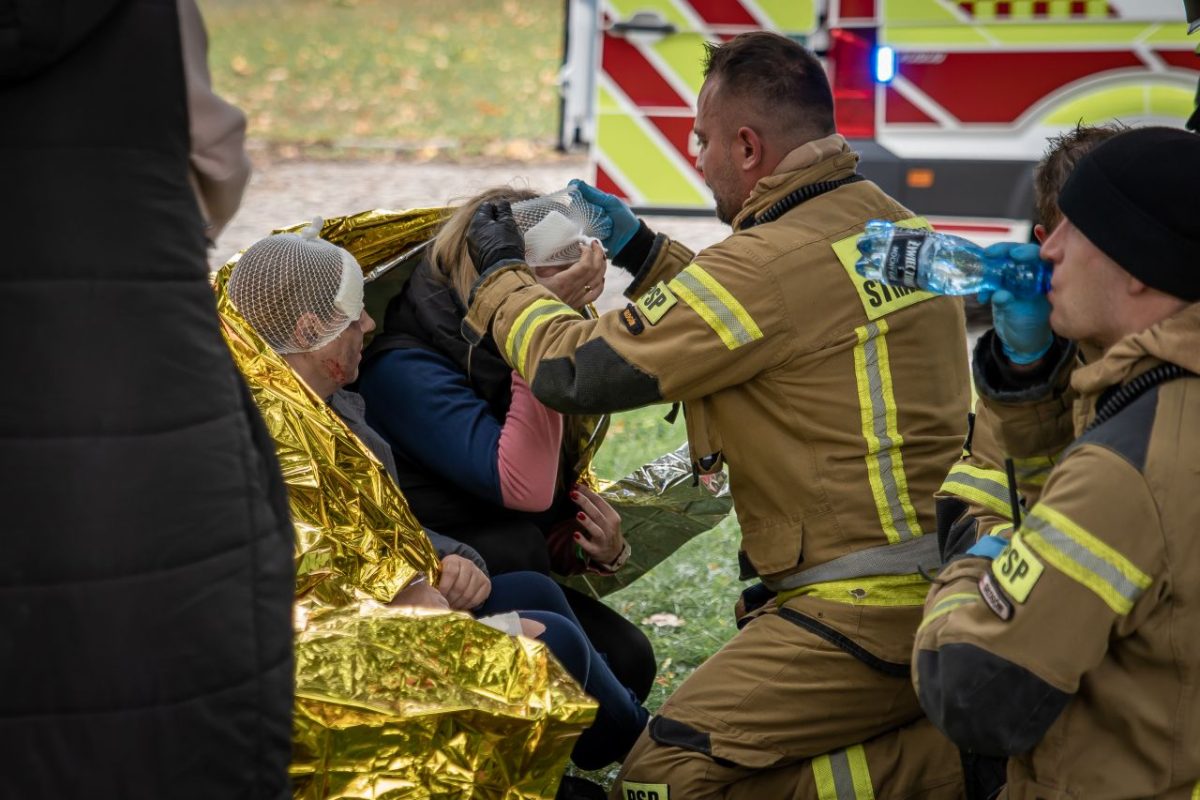 ćwiczenia w terenie służb mundurowych i obrony cywilnej 