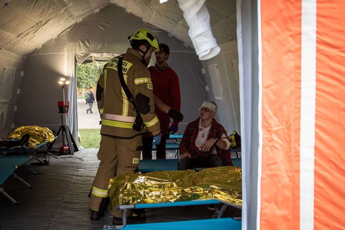ćwiczenia w terenie służb mundurowych i obrony cywilnej 