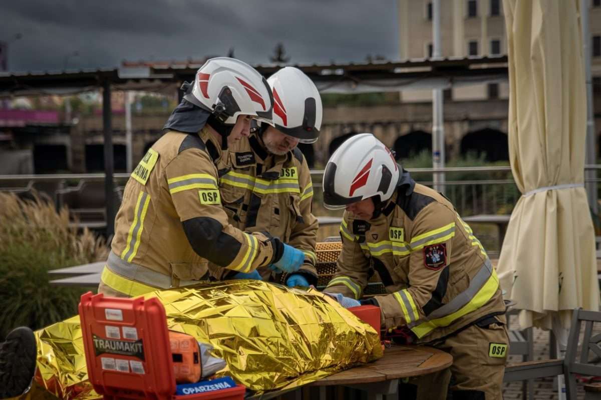 ćwiczenia w terenie służb mundurowych i obrony cywilnej 