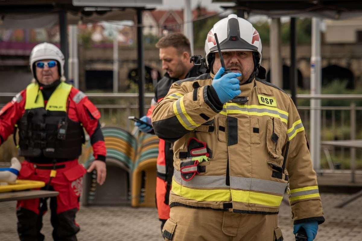 ćwiczenia w terenie służb mundurowych i obrony cywilnej 