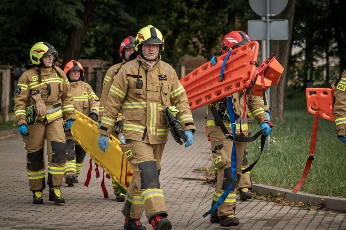 ćwiczenia w terenie służb mundurowych i obrony cywilnej 
