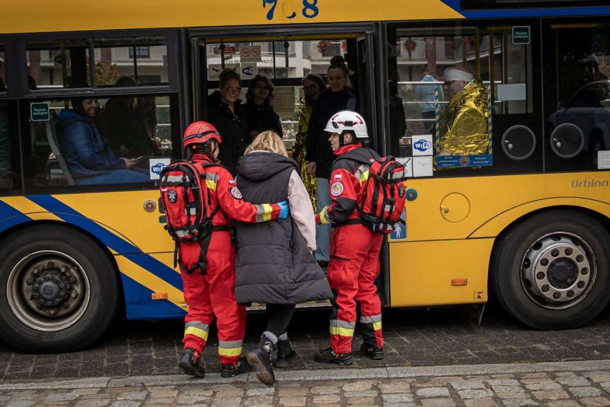ćwiczenia w terenie służb mundurowych i obrony cywilnej 
