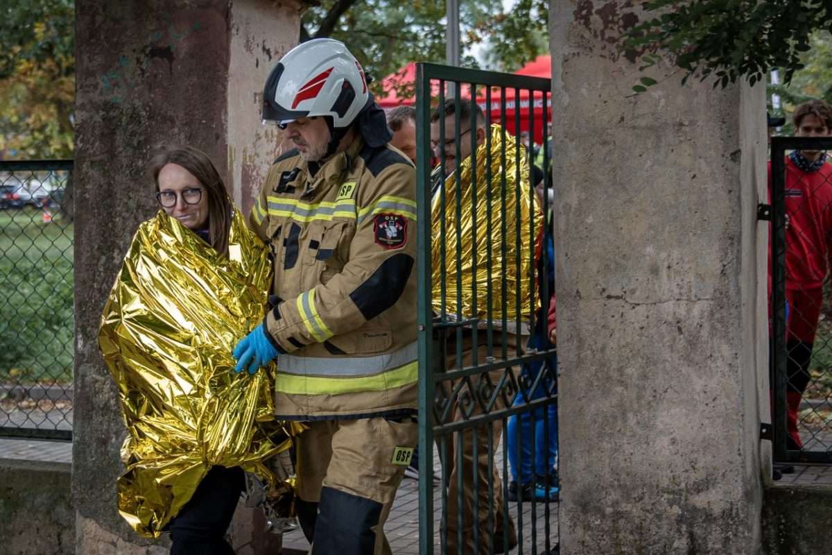 ćwiczenia w terenie służb mundurowych i obrony cywilnej 