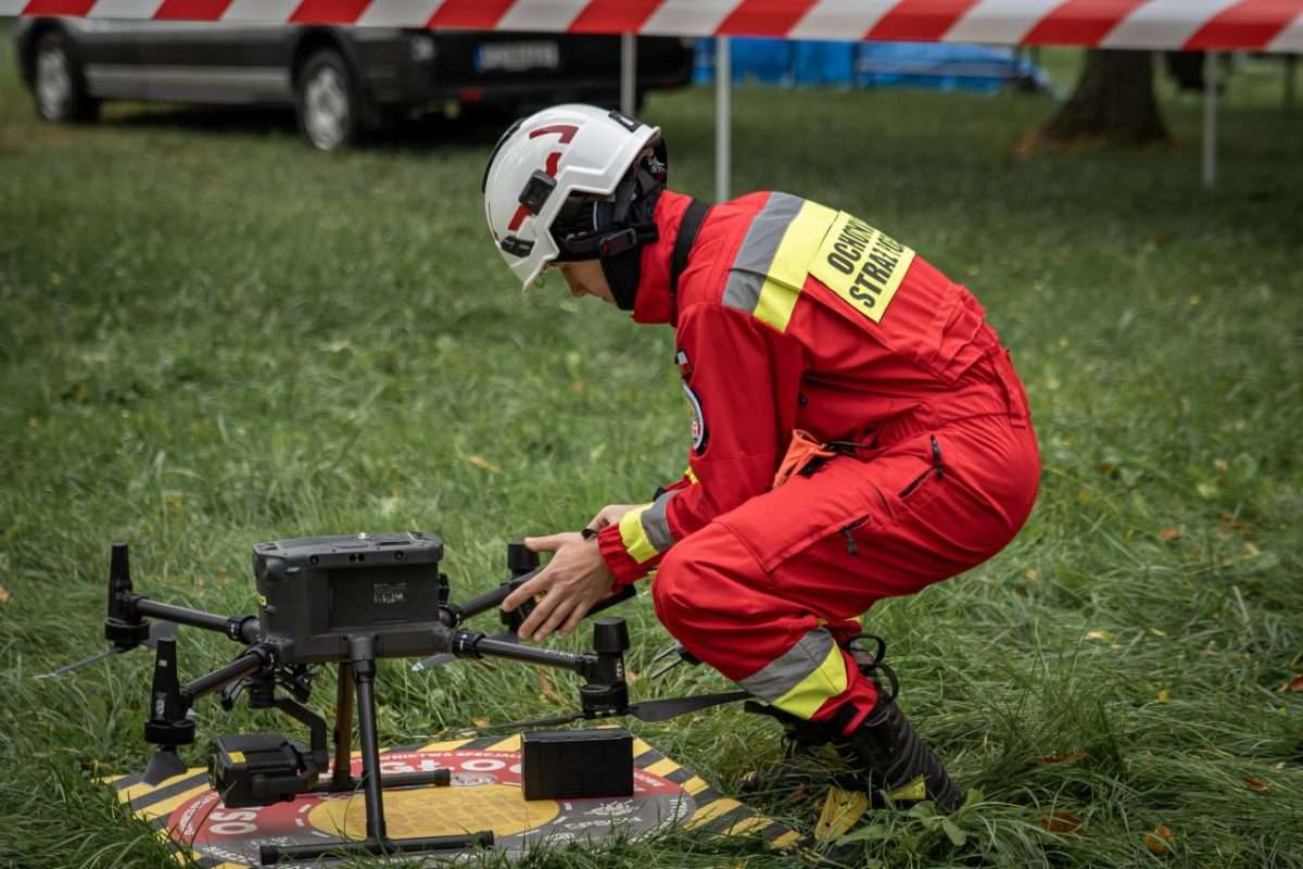 ćwiczenia w terenie służb mundurowych i obrony cywilnej 