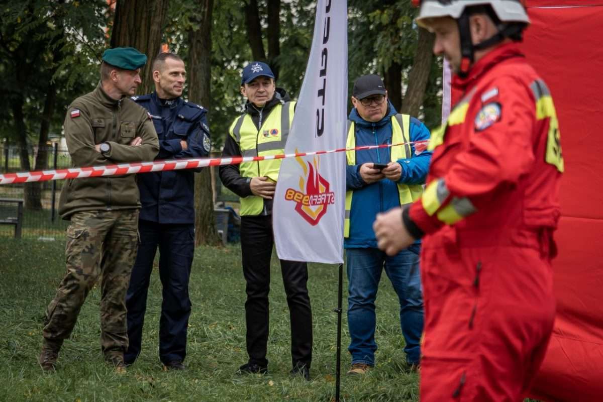 ćwiczenia w terenie służb mundurowych i obrony cywilnej 