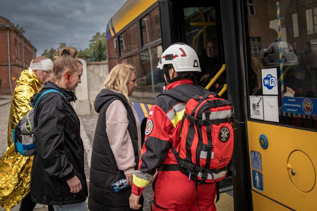 ćwiczenia w terenie służb mundurowych i obrony cywilnej 