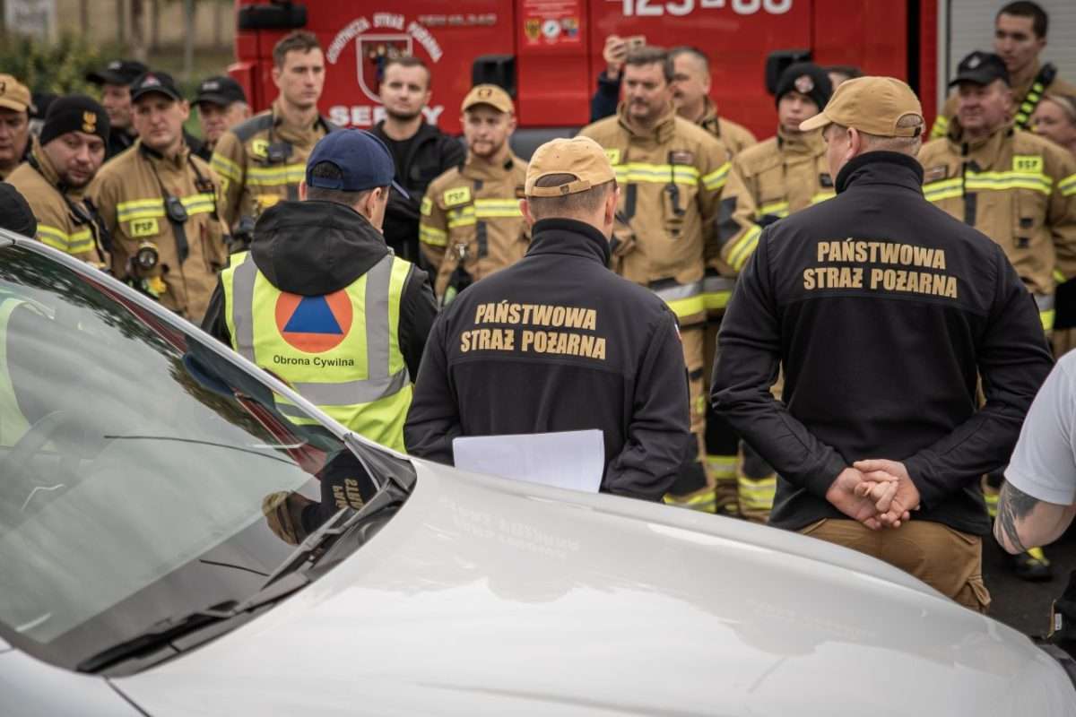 ćwiczenia w terenie służb mundurowych i obrony cywilnej 