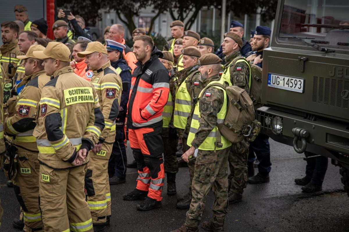ćwiczenia w terenie służb mundurowych i obrony cywilnej 