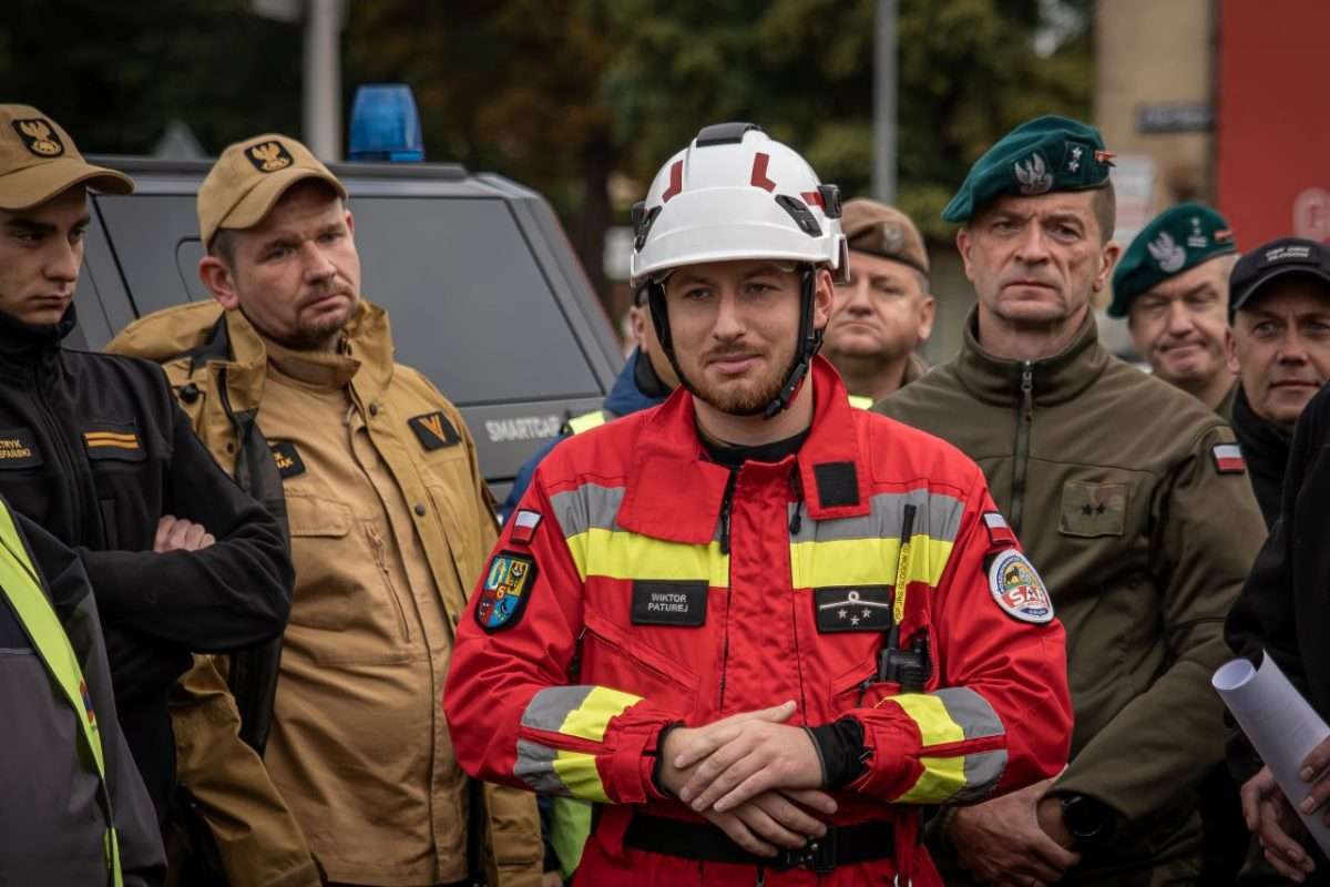 ćwiczenia w terenie służb mundurowych i obrony cywilnej 