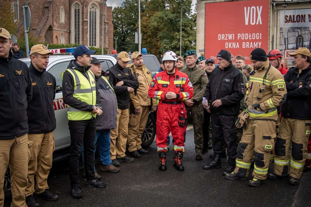 ćwiczenia w terenie służb mundurowych i obrony cywilnej 