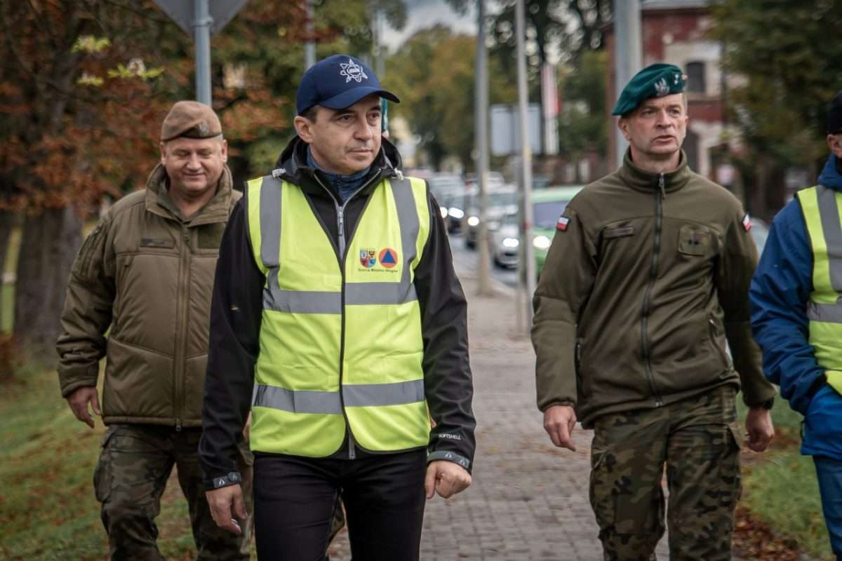ćwiczenia w terenie służb mundurowych i obrony cywilnej 