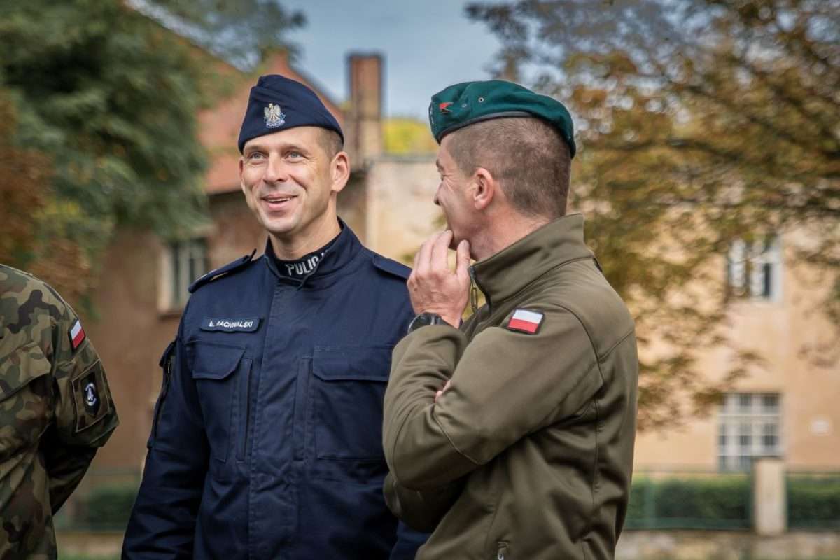 ćwiczenia w terenie służb mundurowych i obrony cywilnej 