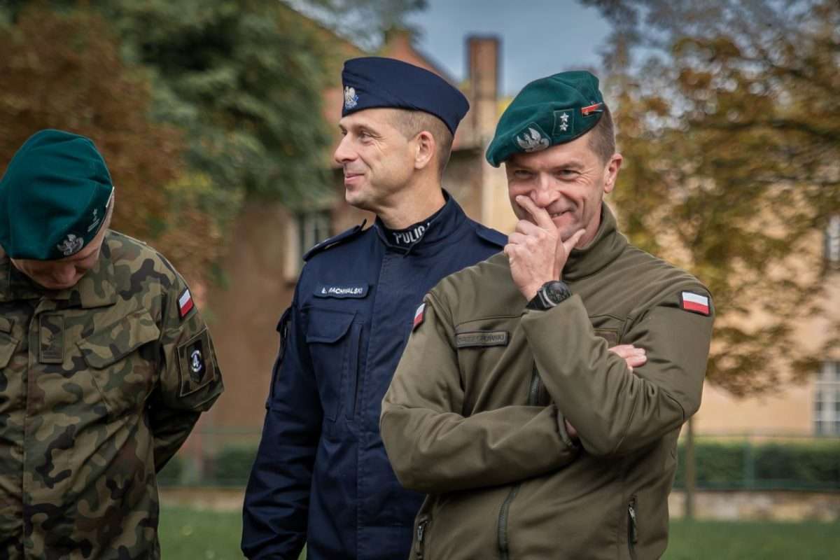 ćwiczenia w terenie służb mundurowych i obrony cywilnej 