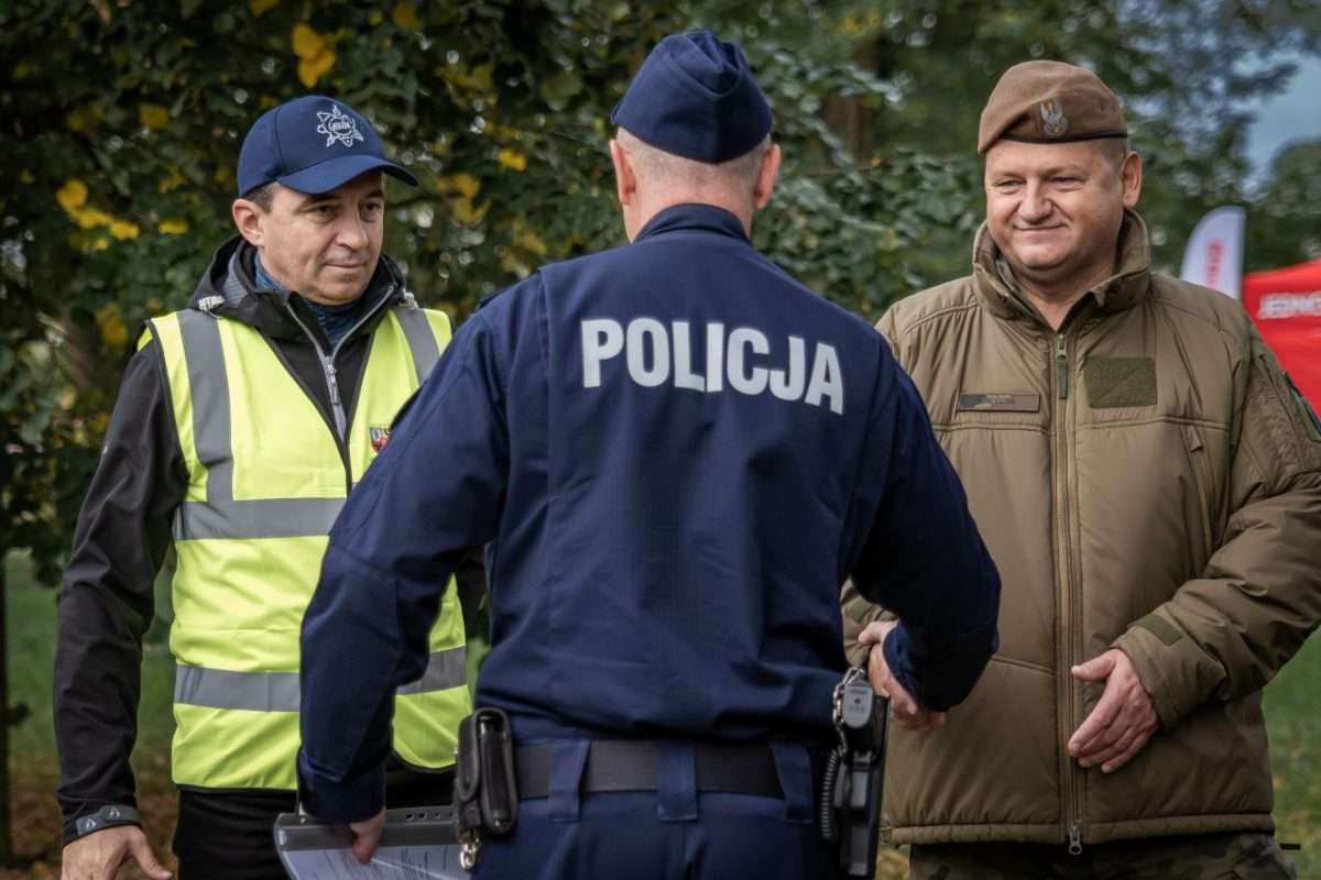 ćwiczenia w terenie służb mundurowych i obrony cywilnej 