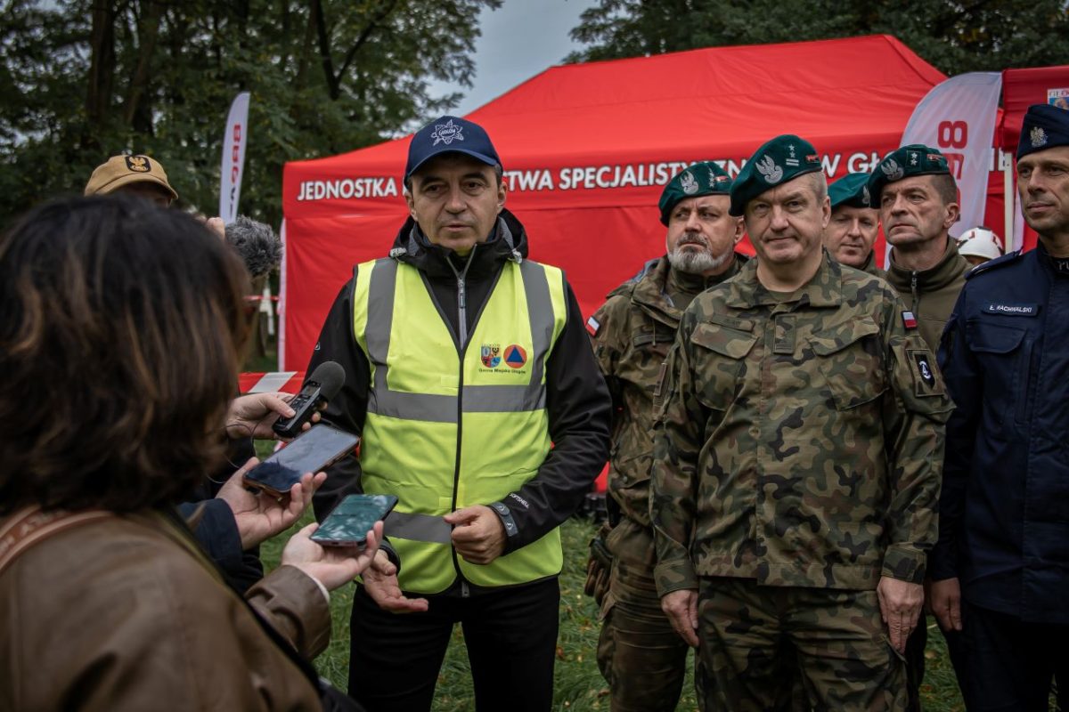ćwiczenia w terenie służb mundurowych i obrony cywilnej 
