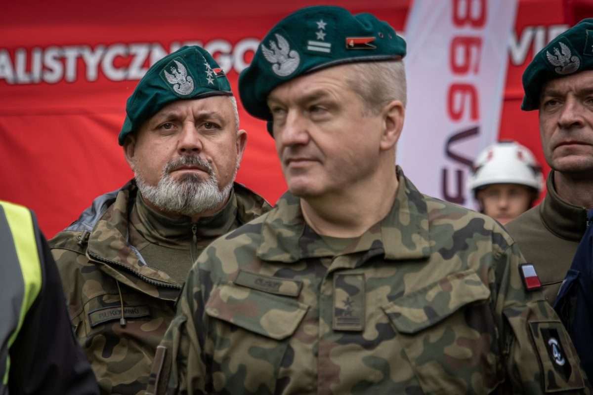 ćwiczenia w terenie służb mundurowych i obrony cywilnej 