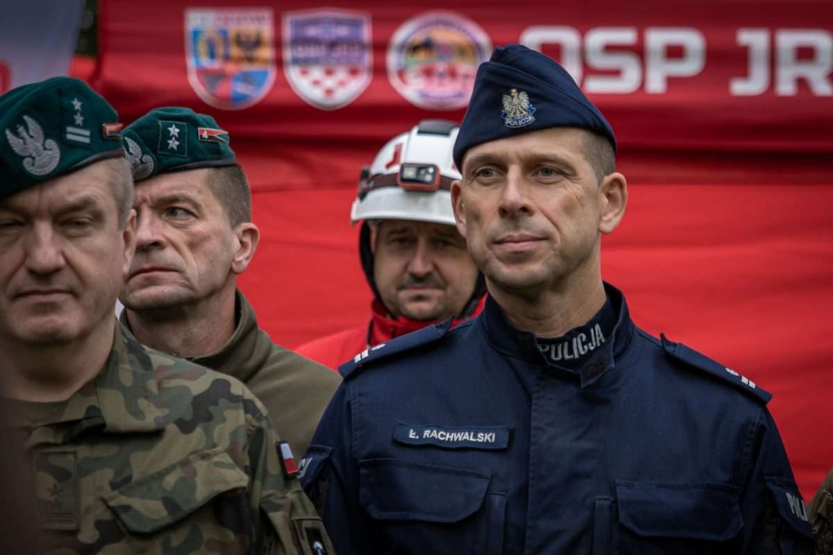 ćwiczenia w terenie służb mundurowych i obrony cywilnej 