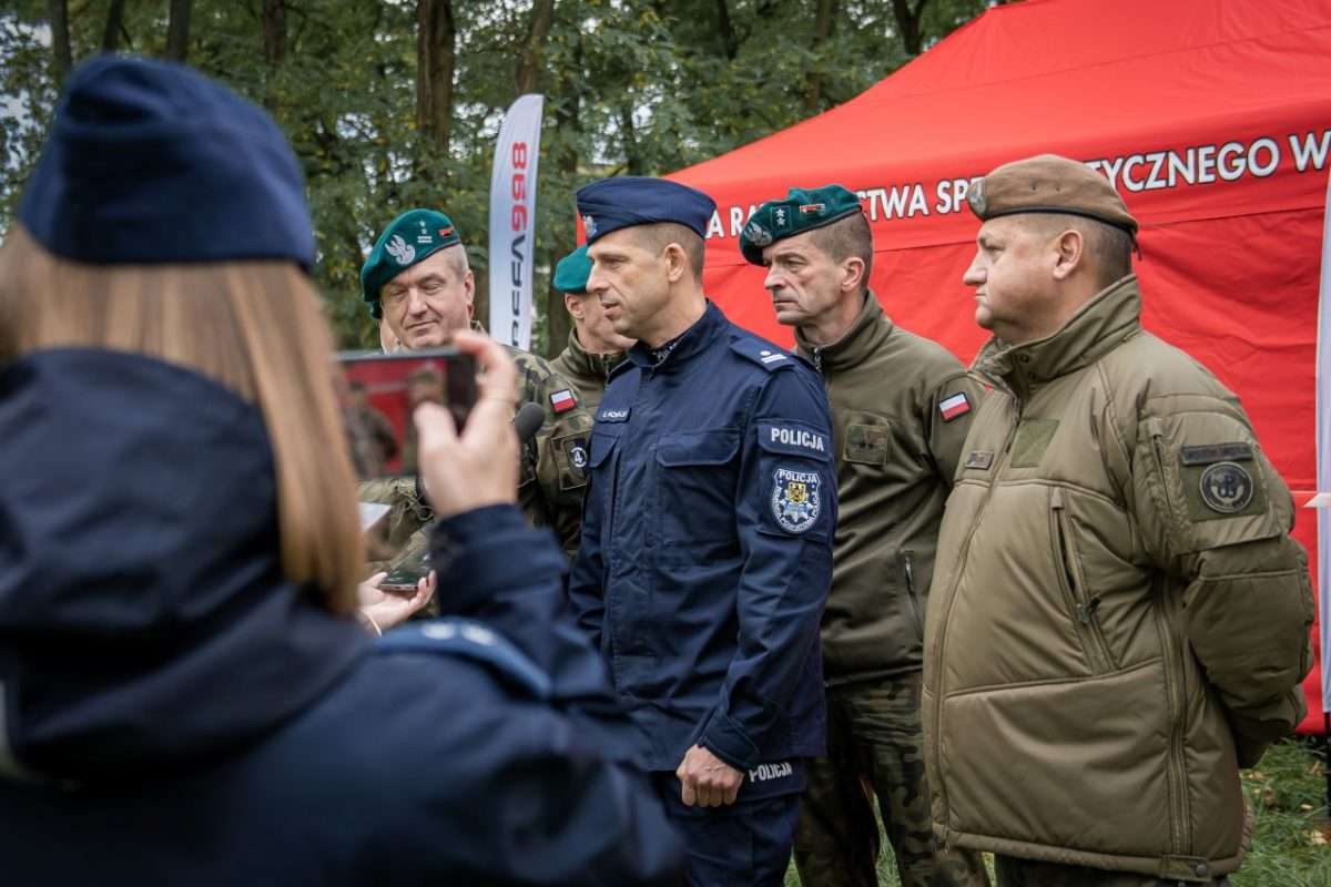 ćwiczenia w terenie służb mundurowych i obrony cywilnej 