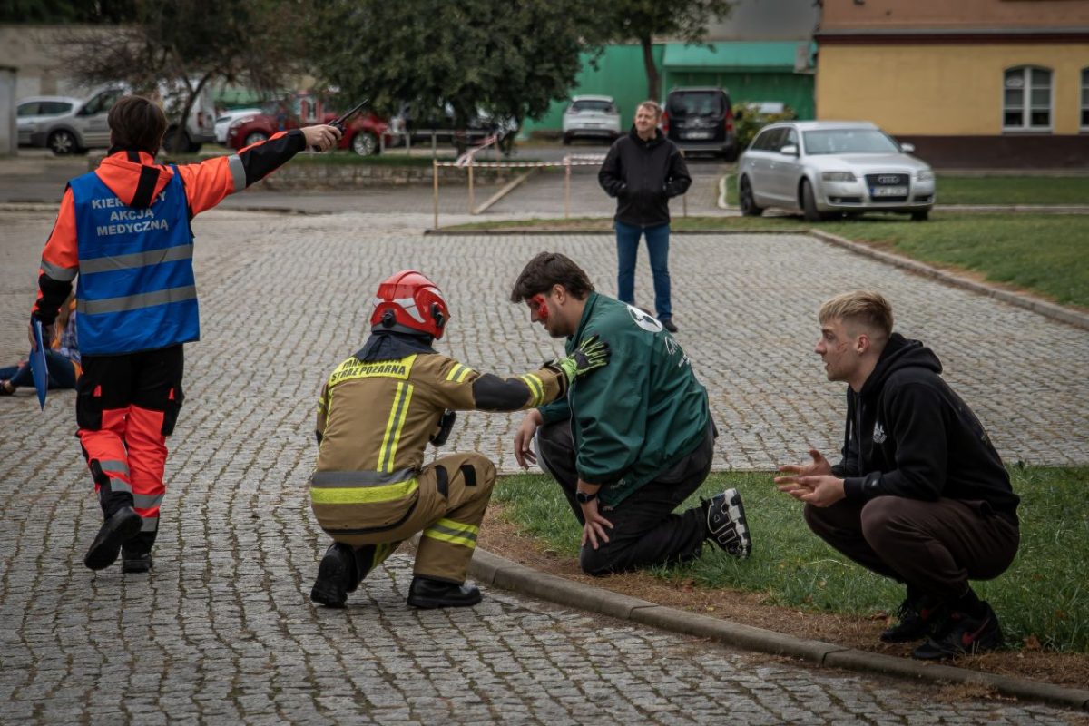 ćwiczenia w terenie służb mundurowych i obrony cywilnej 