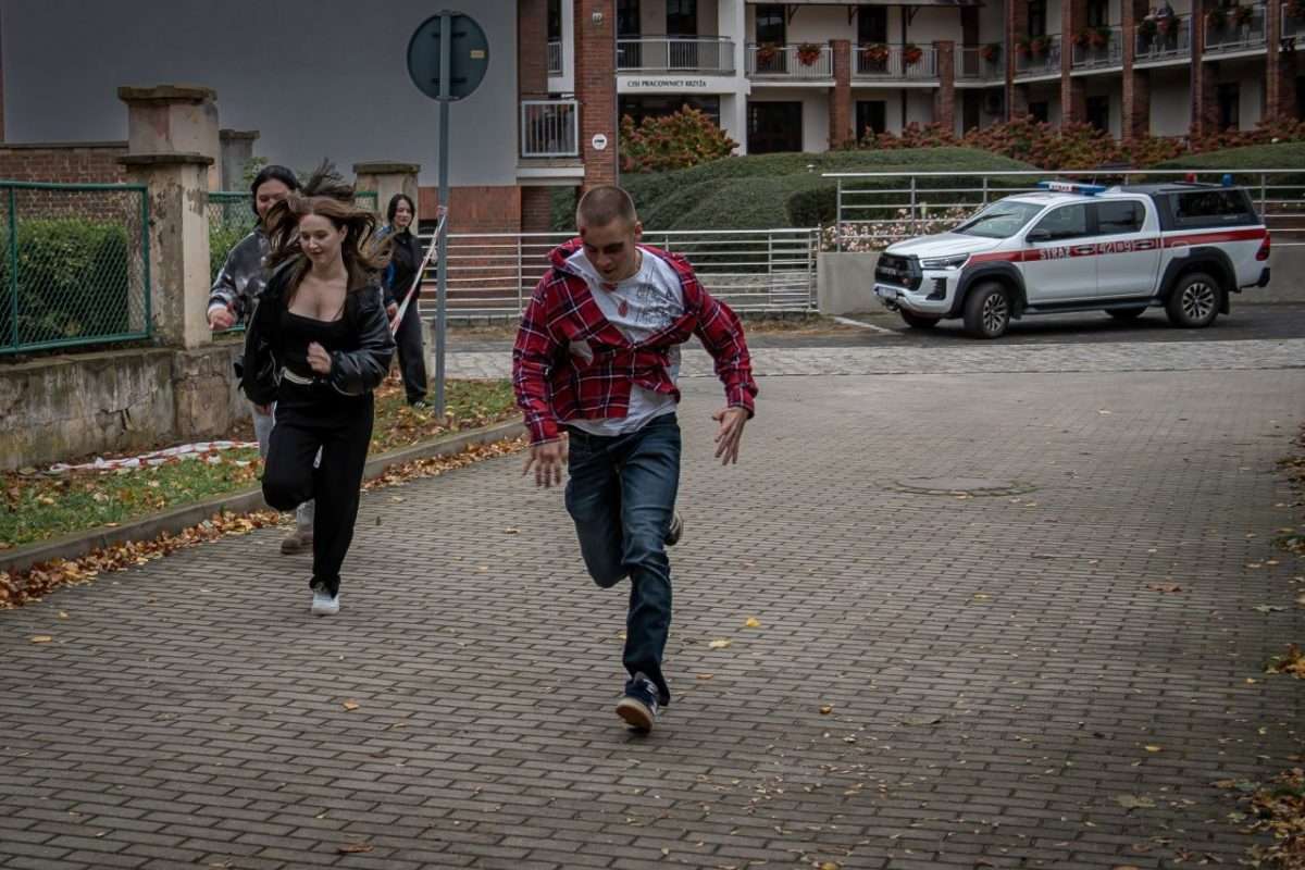 ćwiczenia w terenie służb mundurowych i obrony cywilnej 