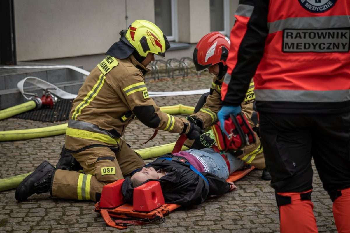 ćwiczenia w terenie służb mundurowych i obrony cywilnej 
