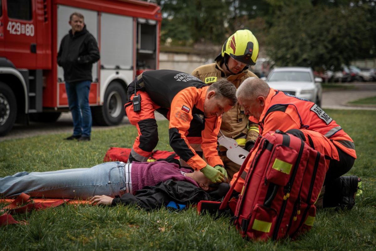 ćwiczenia w terenie służb mundurowych i obrony cywilnej 
