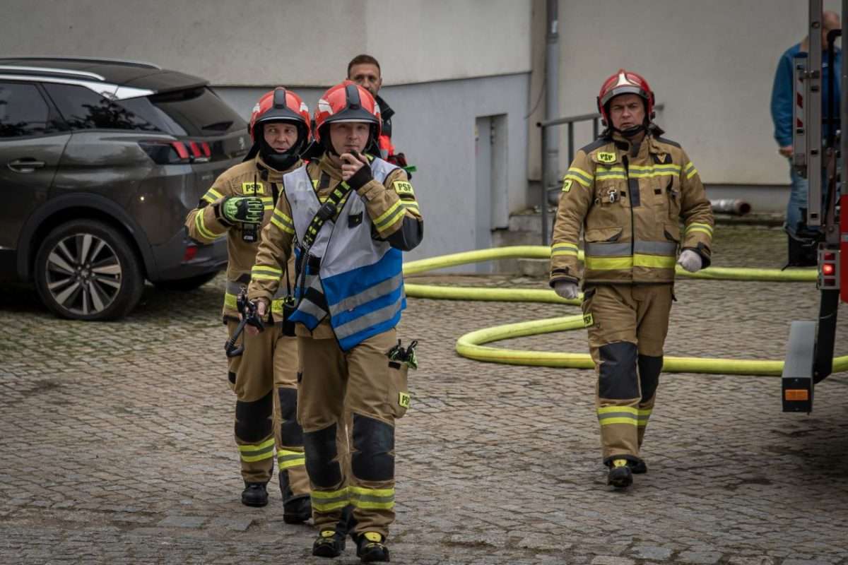 ćwiczenia w terenie służb mundurowych i obrony cywilnej 