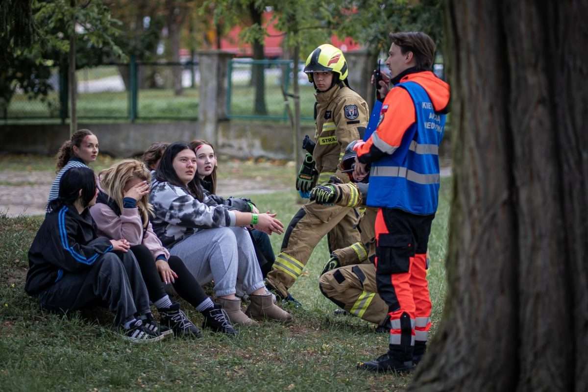 ćwiczenia w terenie służb mundurowych i obrony cywilnej 
